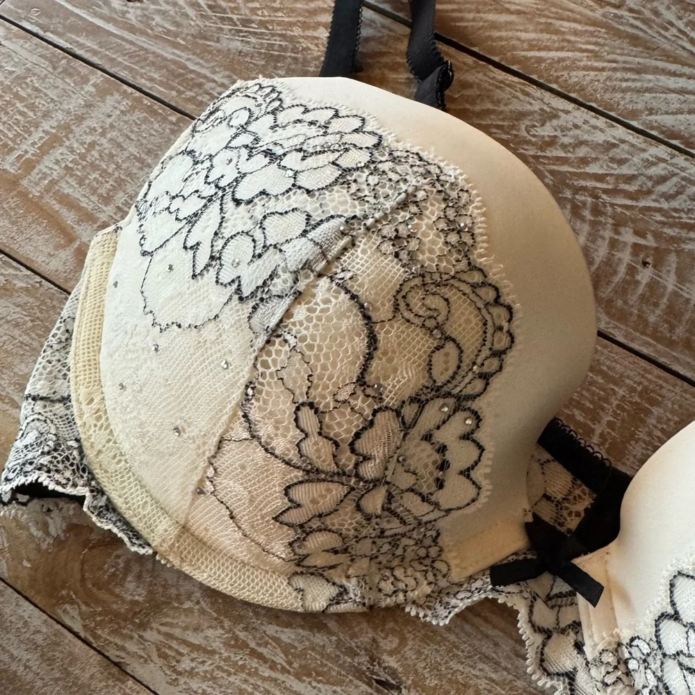 💟 Victoria’s Secret 36C Bra & Large Panty Set💟 - Picture 4 of 14